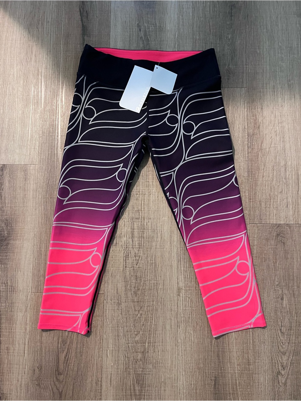 Women’s Fabletics Ombré Pink Capri Style Leggings - New with Tags